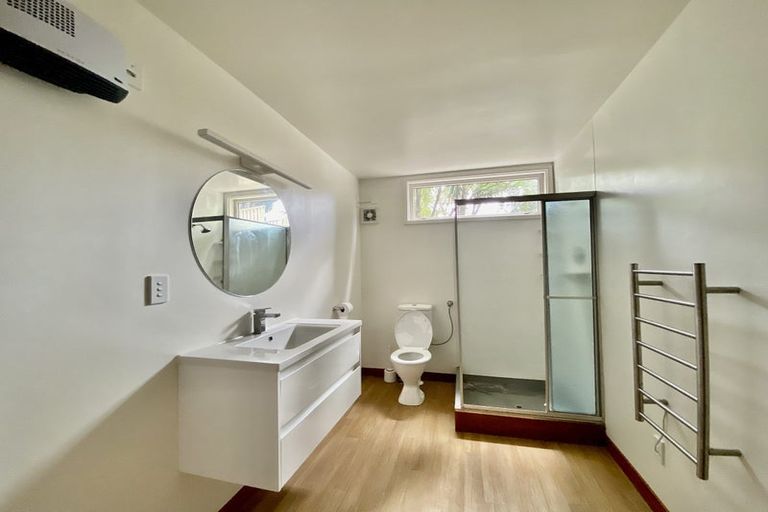 Photo of property in 1 Dyers Pass Road, Cashmere, Christchurch, 8022