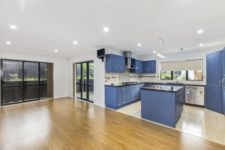 Photo of property in 38 Accent Drive, Flat Bush, Auckland, 2016