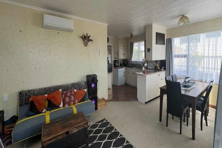 Photo of property in 9a Pratt Street, Waitara, 4320