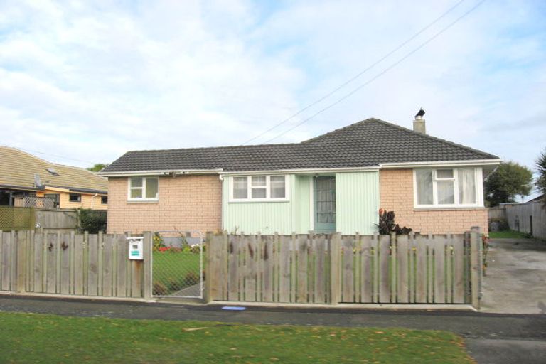 Photo of property in 15 Lambeth Crescent, Northcote, Christchurch, 8052