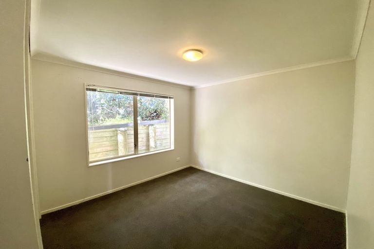 Photo of property in 28 Black Teal Close, Unsworth Heights, Auckland, 0632