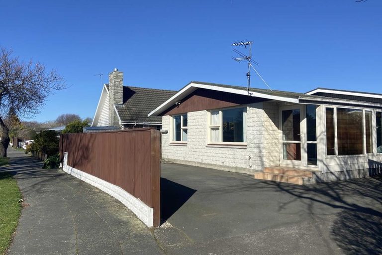 Photo of property in 1/15 Ashfield Place, Ilam, Christchurch, 8041