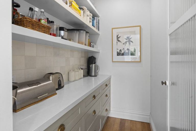 Photo of property in 329 Mangorei Road, Merrilands, New Plymouth, 4312