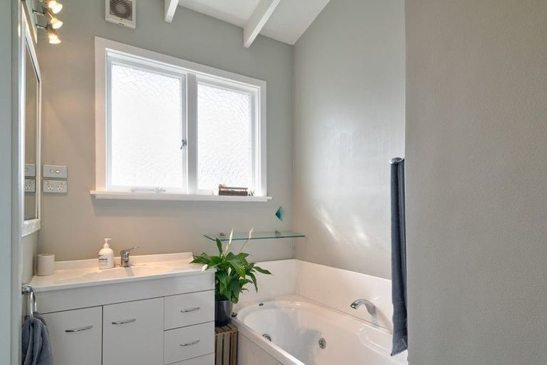 Photo of property in 82 Roberta Drive, Somerfield, Christchurch, 8024