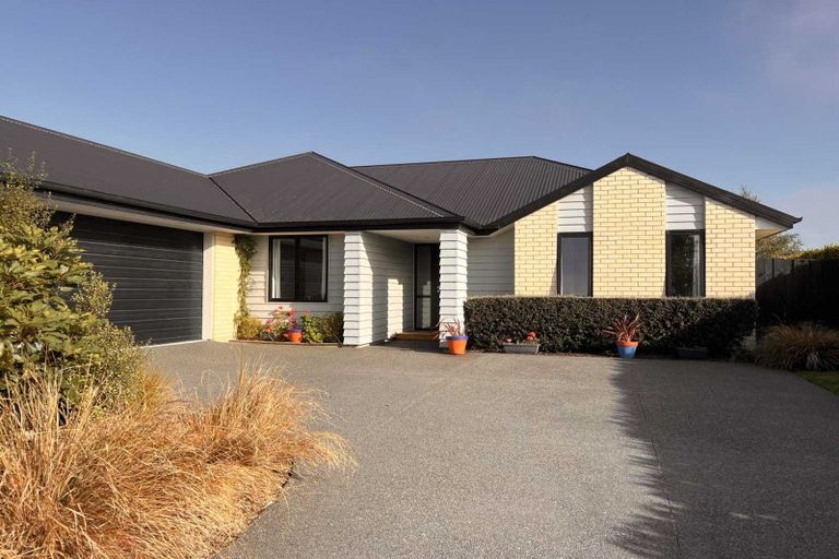 Photo of property in 101 Shillingford Boulevard, Rolleston, 7615