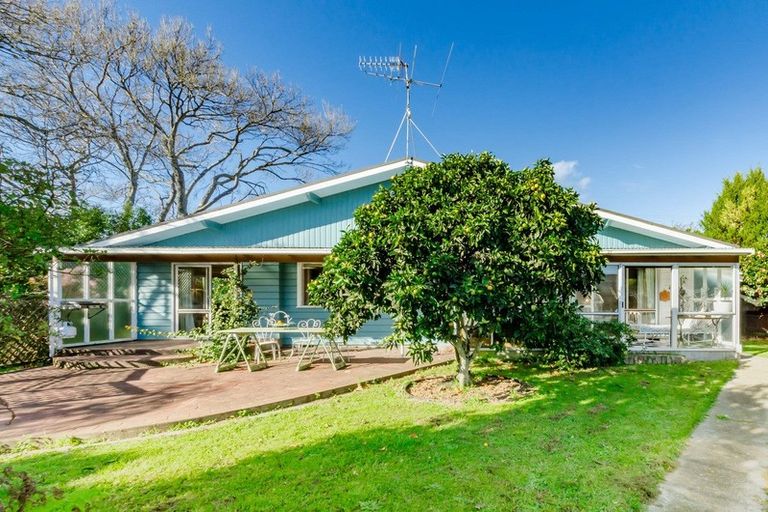 Photo of property in 212 Te Moana Road, Waikanae, 5036