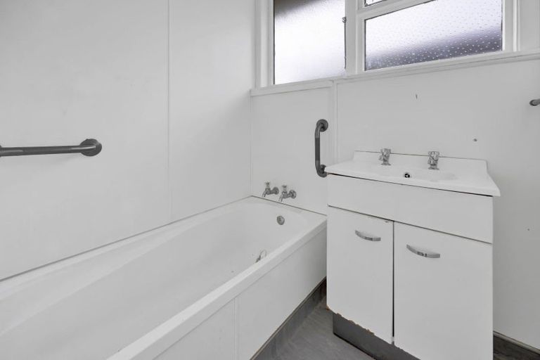 Photo of property in 19 Oranga Street, Marfell, New Plymouth, 4310