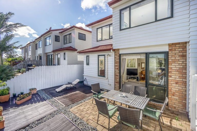 Photo of property in 20/22 Northcross Drive, Oteha, Auckland, 0632