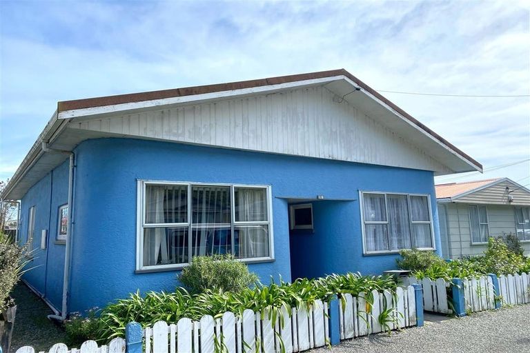 Photo of property in 102 Alexander Street, Greymouth, 7805