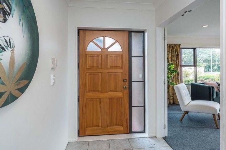 Photo of property in 1 Inverell Place, Waikanae, 5036