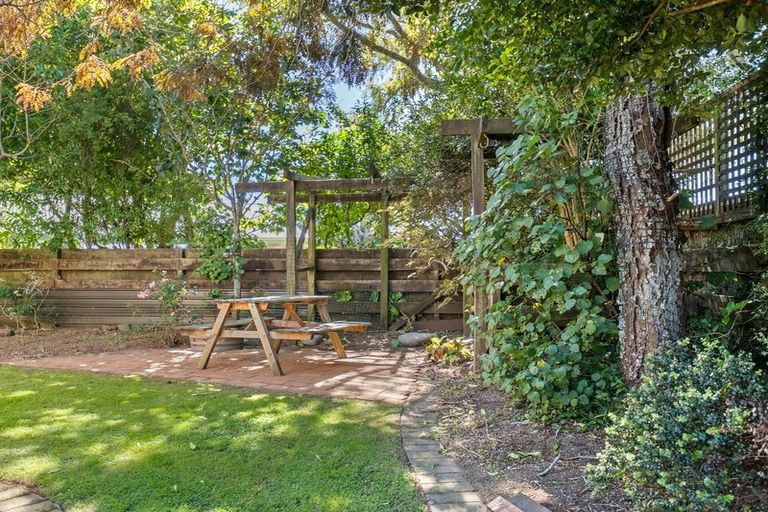 Photo of property in 91 Manu Crescent, Upper Vogeltown, New Plymouth, 4310
