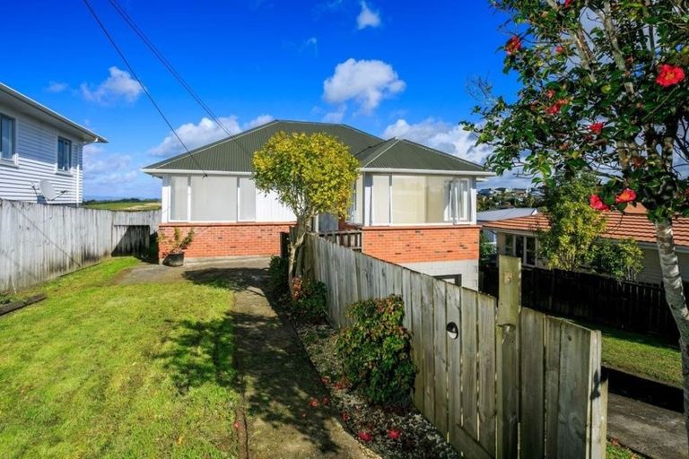 Photo of property in 660 East Coast Road, Pinehill, Auckland, 0630