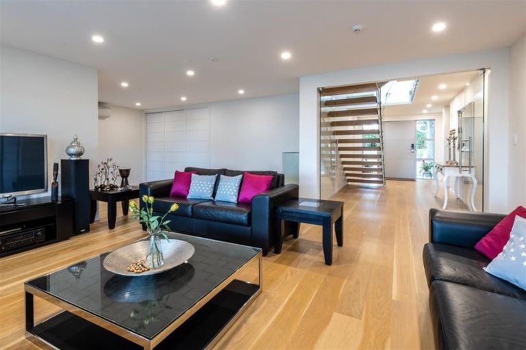 Photo of property in 22 Sharon Road, Waiake, Auckland, 0630