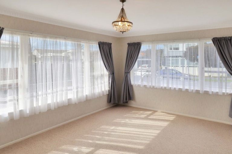 Photo of property in 71 Wai-iti Crescent, Woburn, Lower Hutt, 5010