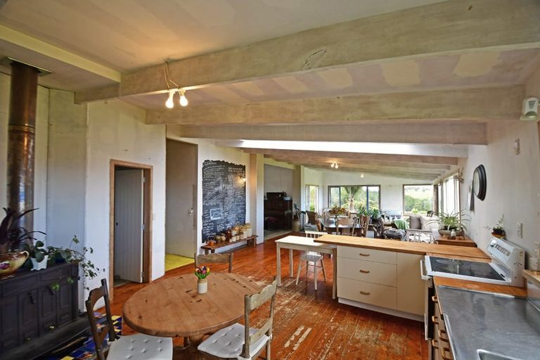 Photo of property in 18 Old School Road, Leigh, 0985