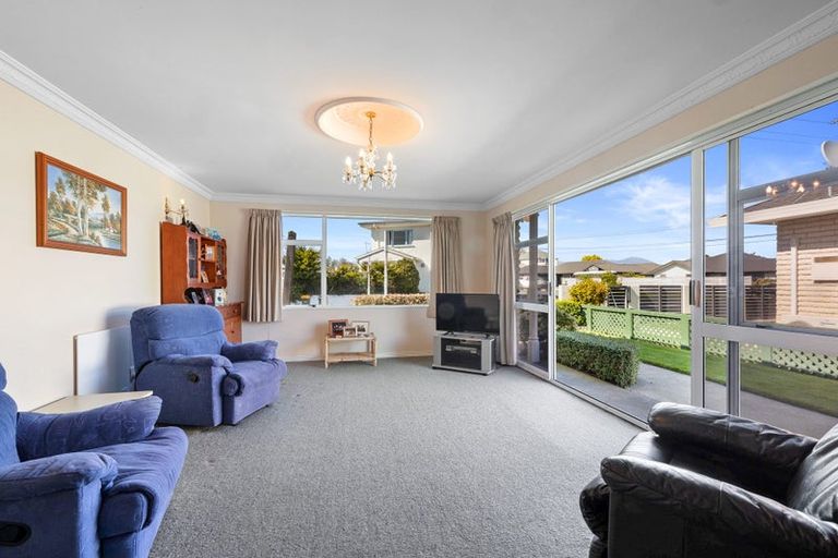 Photo of property in 3 Karaka Street, Merrilands, New Plymouth, 4312