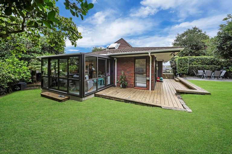 Photo of property in 2/3 Diosma Place, Botany Downs, Auckland, 2010