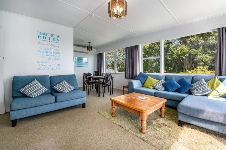 Photo of property in 4 Rangihiroa Street, Waikanae Beach, Waikanae, 5036