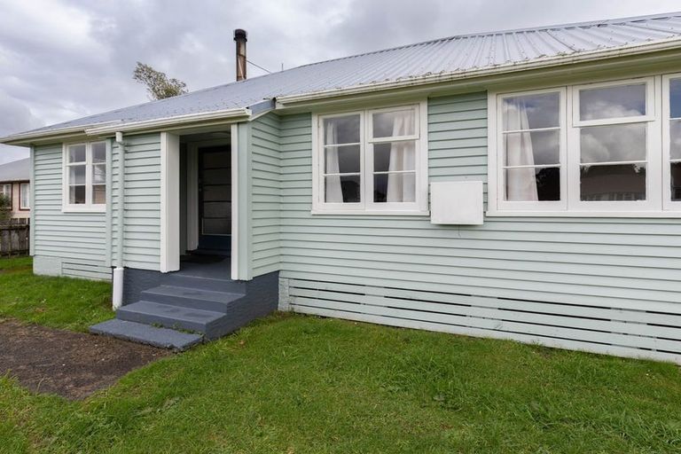Photo of property in 14 Colvin Street, Westport, 7825
