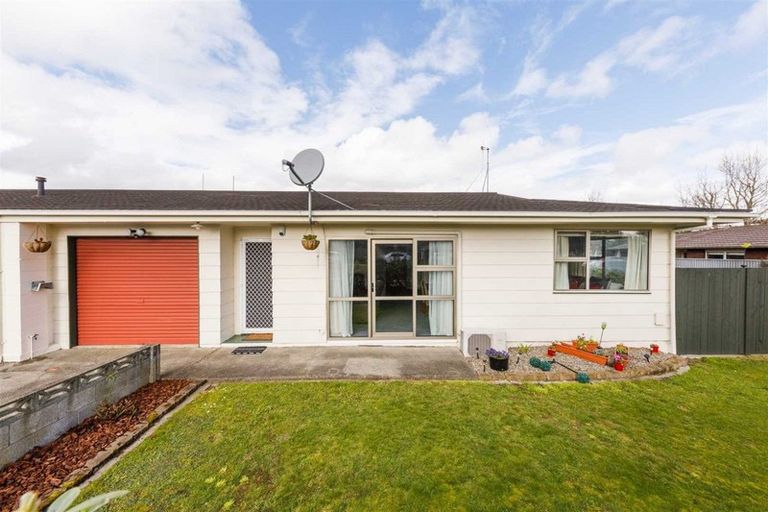 Photo of property in 1b John F Kennedy Drive, Milson, Palmerston North, 4414