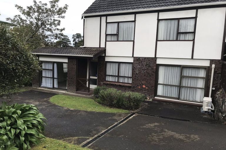 Photo of property in 2/5 Kegworth Place, Browns Bay, Auckland, 0630