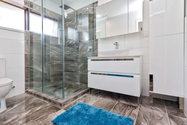 Photo of property in 2/83 Uxbridge Road, Cockle Bay, Auckland, 2014