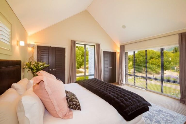 Photo of property in 3 Streamside Lane, Arrowtown, 9371