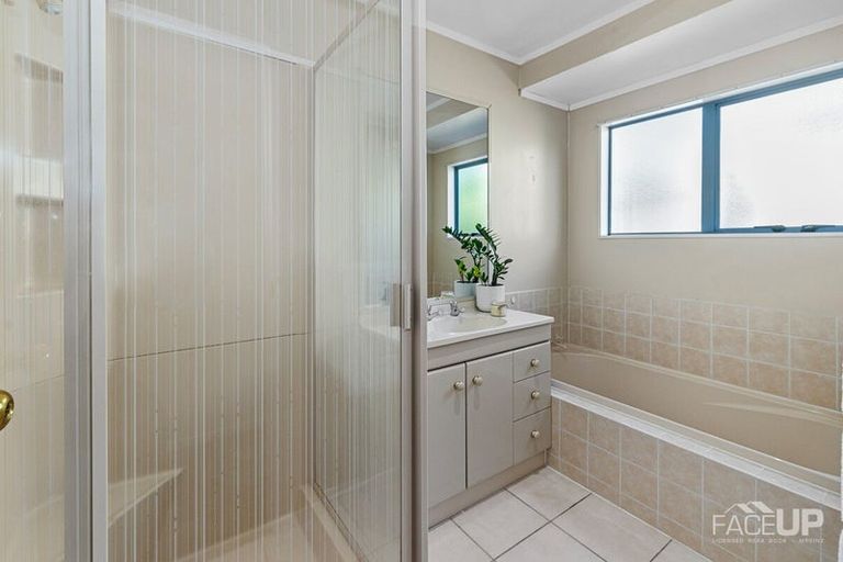 Photo of property in 1b Picasso Drive, West Harbour, Auckland, 0618