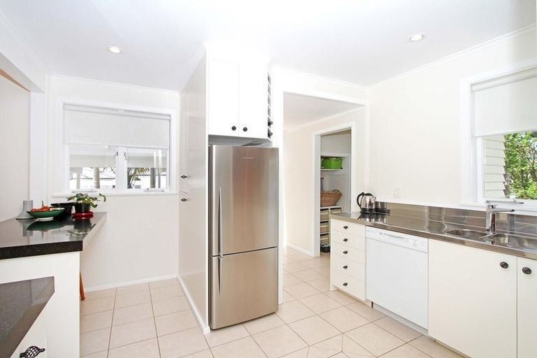 Photo of property in 126 Hinemoa Street, Birkenhead, Auckland, 0626