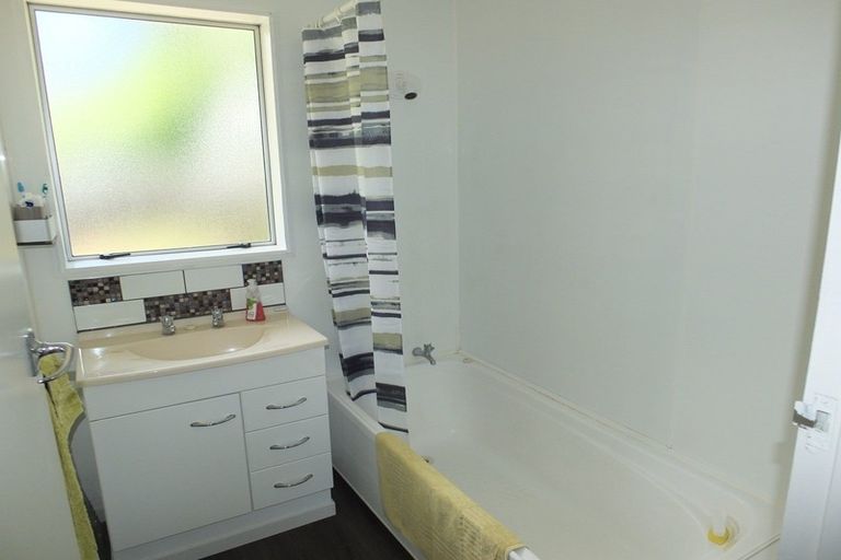 Photo of property in 73 Avenue Road, Foxton, 4814