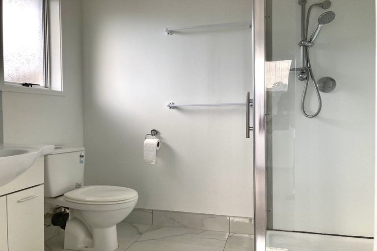 Photo of property in 17 Camrose Place, Glenfield, Auckland, 0629