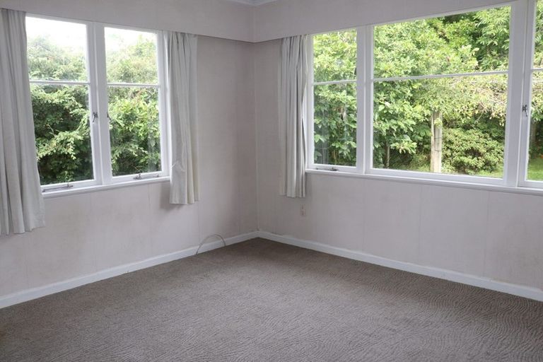 Photo of property in 545 Glenfield Road, Glenfield, Auckland, 0629