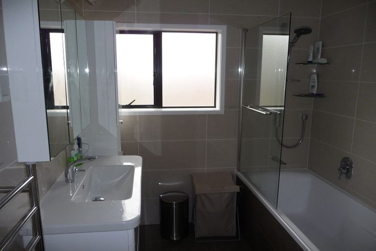 Photo of property in 2/32 Pupuke Road, Takapuna, Auckland, 0622