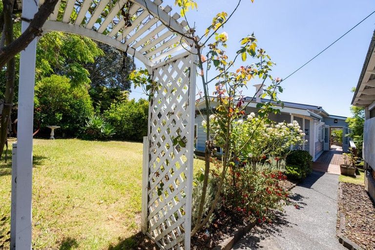 Photo of property in 15 Kowhai Road, Mairangi Bay, Auckland, 0630