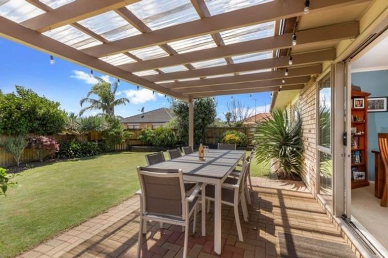 Photo of property in 14 Greta Banks Place, Wattle Downs, Auckland, 2103