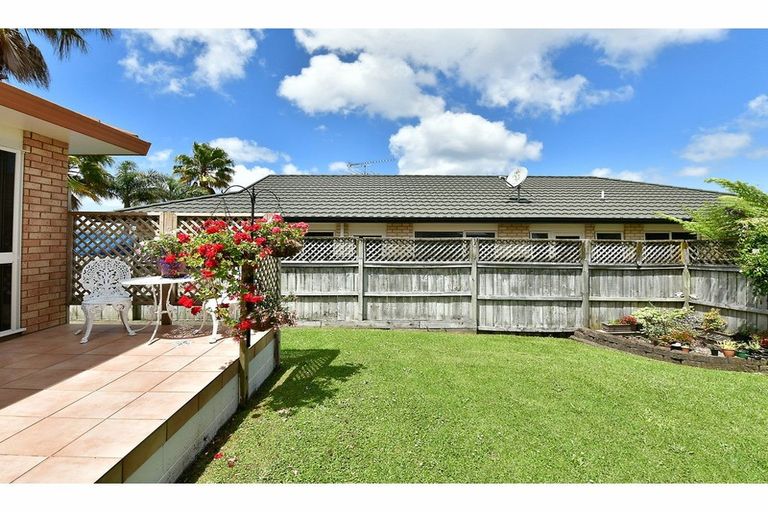 Photo of property in 15 Kath Hopper Drive, Orewa, 0931