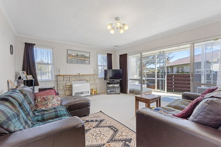 Photo of property in 6 Cohen Place, Milson, Palmerston North, 4414