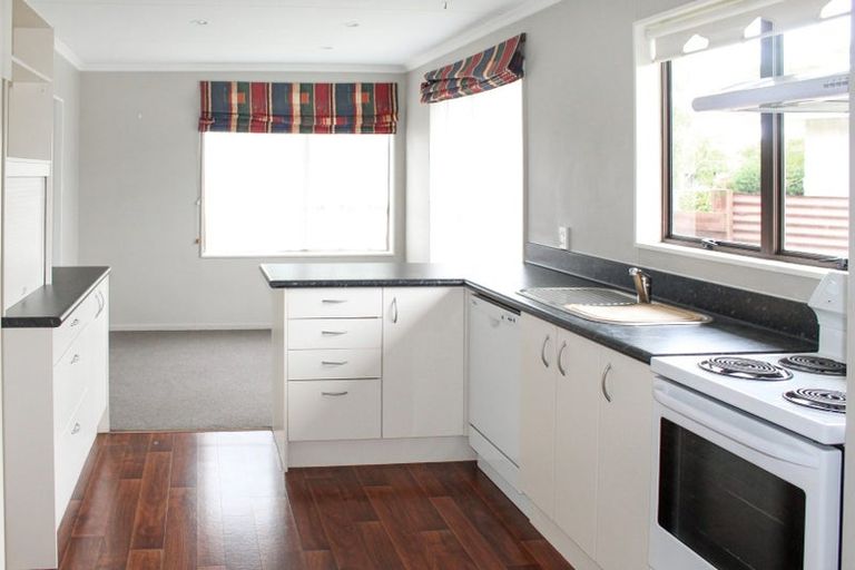 Photo of property in 37 Humphries Place, Awapuni, Palmerston North, 4412