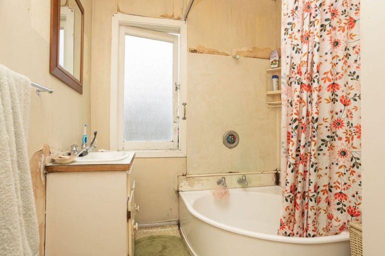 Photo of property in 10 Allardice Street, Dannevirke, 4930