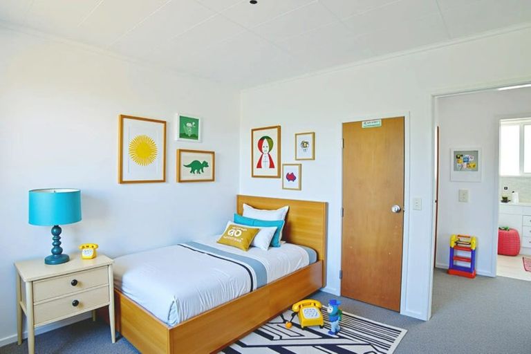 Photo of property in 14 Ewbank Place, Manurewa, Auckland, 2102