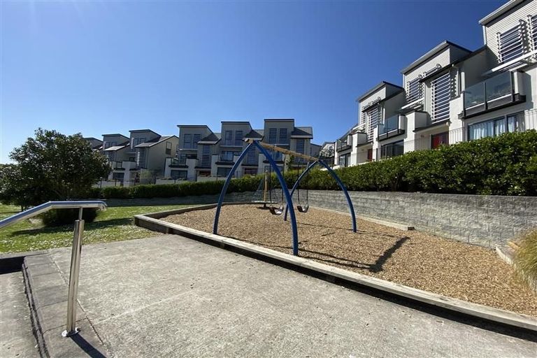 Photo of property in 40 Akeake Lane, Albany Heights, Auckland, 0632