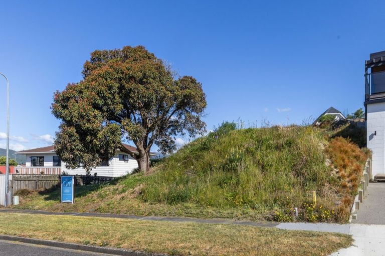 Photo of property in 39 Hicks Crescent, Waikanae Beach, Waikanae, 5036