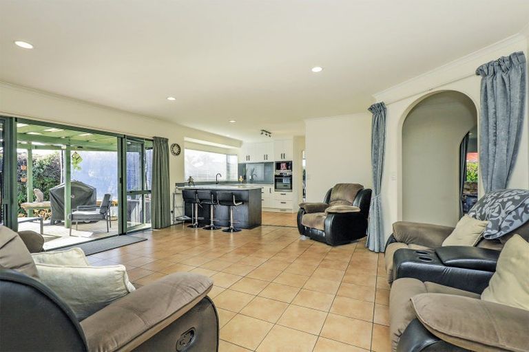 Photo of property in 13 Woodlands Drive, Havelock North, 4130