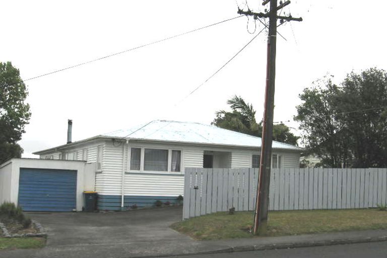 Photo of property in 1/1 Wattle Road, Sunnyvale, Auckland, 0612
