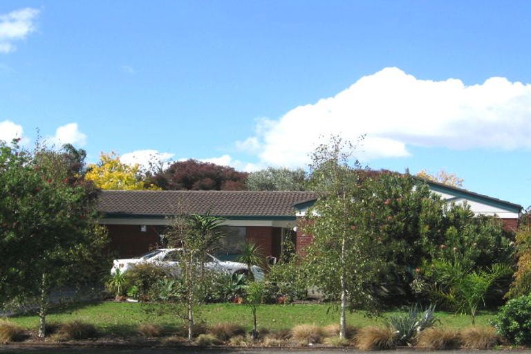 Photo of property in 33 Frank Evans Place, Henderson, Auckland, 0610