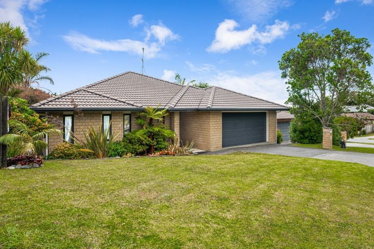 Photo of property in 10 Anchorite Way, Red Beach, 0932