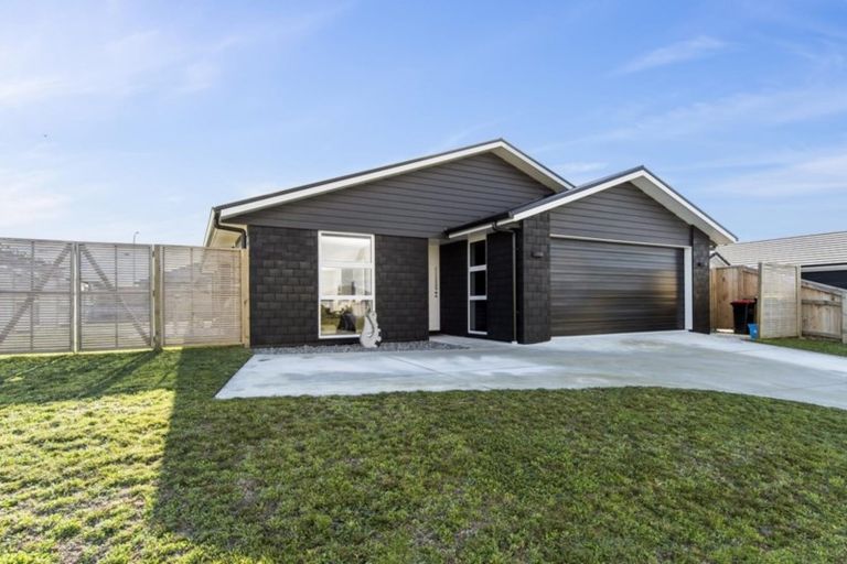 Photo of property in 63 Te Kio Crescent, Papamoa Beach, Papamoa, 3118