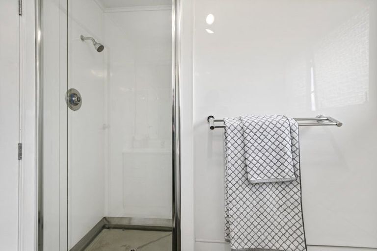 Photo of property in 48b Whites Line West, Woburn, Lower Hutt, 5010