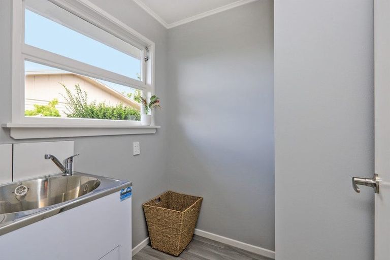 Photo of property in 24 Deal Crescent, Flaxmere, Hastings, 4120