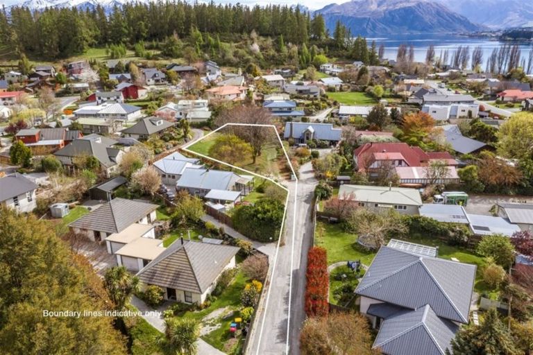 Photo of property in 18 Heuchan Lane, Wanaka, 9305